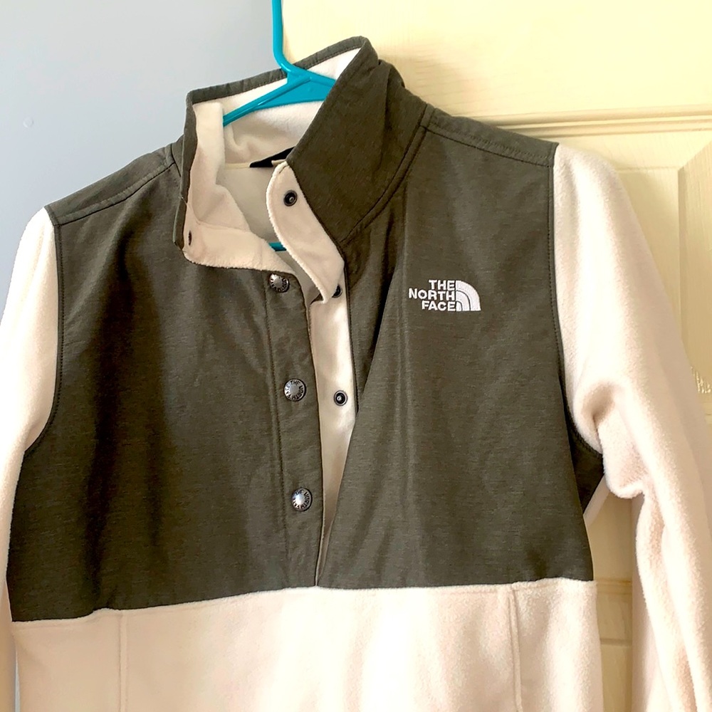 Brand new White Grey North Face button up - gorgeous cream color and warm size S